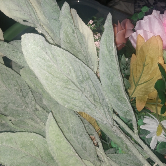 ๐ฟ NWT spring bush Faux Greenery from Michael's - Picture 5 of 7